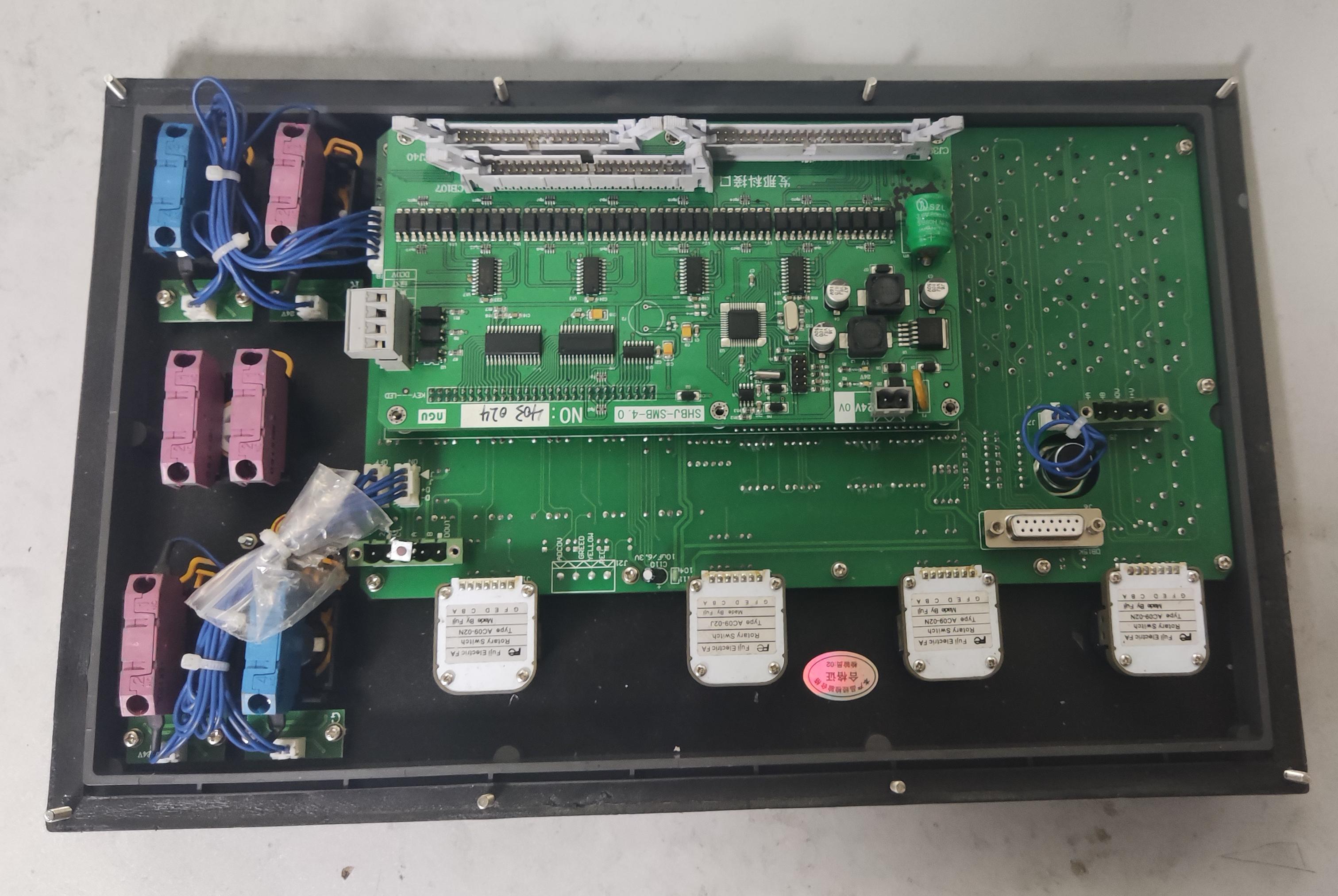機床控制面板電路板.jpg 機床控制面板電路板.jpg